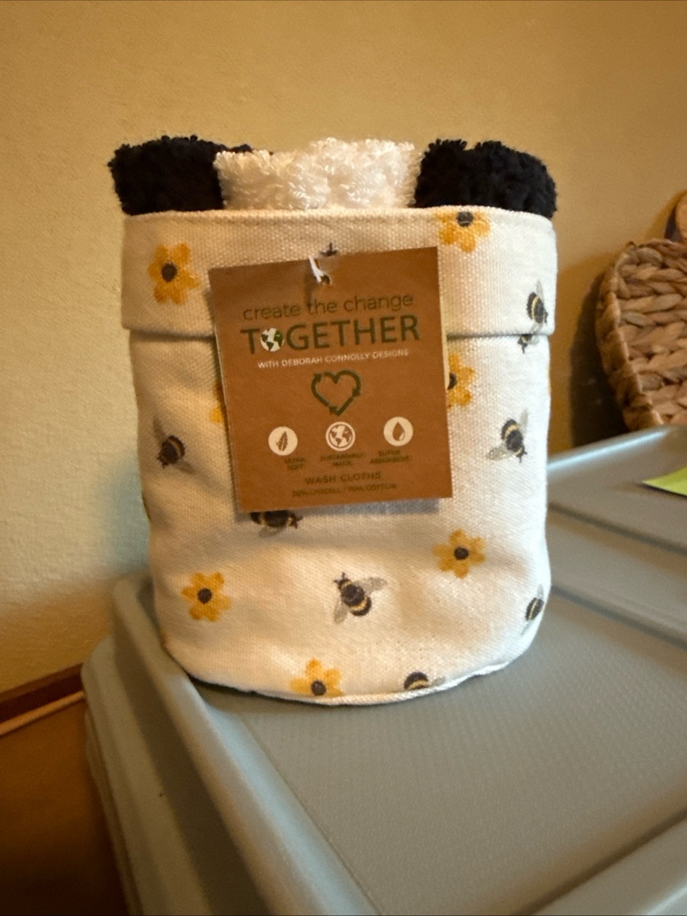 NWT Deborah Connolly Designs 6pc Daisy Bee Washcloth & Fabric Basket Set
